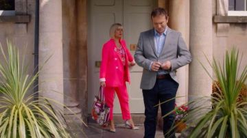 Pink Blazer of Agatha Raisin (Ashley Jensen) in Agatha Raisin (S03)
