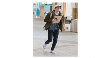 Zapatos Converse usados por Grant Gustin