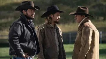 Veste en cuir marron porté par Kayce Dutton (Luke Grimes) à Yellowstone (S03E09)