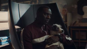 Silla de escritorio de cuero Nemo de Arsene Diop (Omar Sy) como se ve en la serie de televisión Lupin