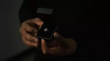 Anillo de compromiso de Bianca (Tessa Thompson) en Creed II