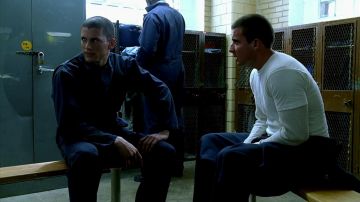 ORIGINAL Ensemble t-shirt + pantalon de Lincoln 'Linc' Burrows (Dominic Purcell) dans Prison Break (S01E01)