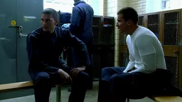 ORIGINAL Ensemble t-shirt + pantalon de Lincoln 'Linc' Burrows (Dominic Purcell) dans Prison Break (S01E01)