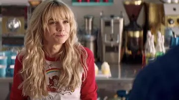 Coco Fenouil Baseball Raglan Tee porté par Cassie (Carey Mulligan) dans la garde-robe de la Jeune Femme Promise