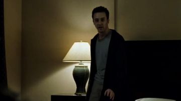 Manteau de tranchée porté par le narrateur (Edward Norton) dans les tenues de film Fight Club