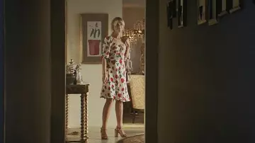 Coco Fennell Rose Loren Robe portée par Cassie (Carey Mulligan) dans le film Jeune Femme Promettrice