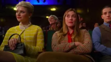 Yellow Jacket of Alice (Julia Schlaepfer) in The Politician (S02E01)