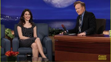 Robe portée par Emmy Rossum dans l'émission The Tonight Show with Conan O'Brien
