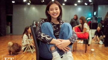 Top de manga larga que Jennie Kim lució en BLACKPINK: Light Up the Sky