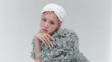 Vestido que Rosé lució en los saludos de la temporada 2021 de BLACKPINK