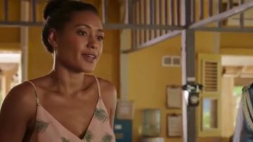 Leaf Print Cami of DS Florence Cassell (Joséphine Jobert) in Death in Paradise (S10E02)