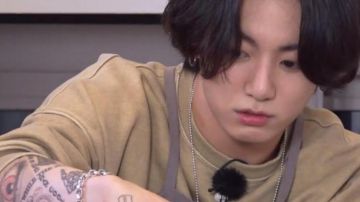 Sudadera que Jungkook Jeon usó en Run! BTS S1 EP125