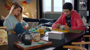 Pink hoodie worn by Georges (Mayel Elhajaoui) in Tomorrow belongs to us (Episode 828)