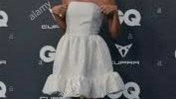 Vestido blanco de Ester Exposito en GQ worn by Carla Roson (Ester Expósito) in Elite