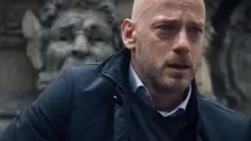 The dress of Amedeo Cinaglia (Filippo Nigro) in Suburra - The series (S02E02)