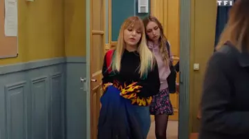 Black sweatshirt with &quot;flame&quot; patterns worn by Judith (Alice Varela) in Tomorrow belongs to us (Episode 833)