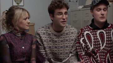 Paisley wool sweater of Elliott Goss (John Early) in Search Party (S04E05)