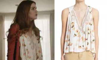 The Free People Love Potion Printed Floral Knit Top worn by Lydia Martin (Holland Roden) in Teen Wolf (S06E04)
