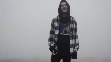 Flannel de Lil Peep dans LiL PEEP - Live Forever (Video Musical Oficial)