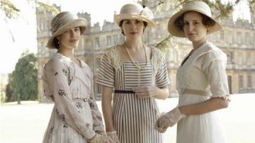 Vestido a rayas usado por Lady Mary Crawley (Michelle Dockery) en los atuendos de la serie de televisión Downton Abbey (Temporada 1)