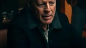 Veste en shearling en noir portée par James Ford (Bruce Willis) comme on le voit dans Cosmic Sin