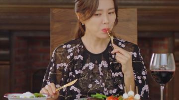 of Yoon Se-ri (Son Ye-jin) in Crash Landing on You (S01E01)