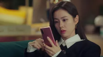 Work Outfit of Yoon Se-ri (Son Ye-jin) in Crash Landing on You (S01E01)
