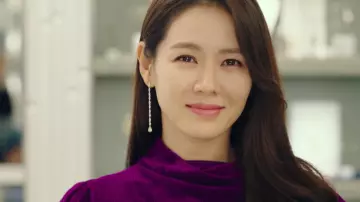 Swarovski signing of Yoon Se-ri (Son Ye-jin) in Crash Landing on You (S01E02)