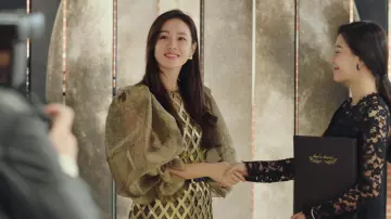 Sunglasses pick of Yoon Se-ri (Son Ye-jin) in Crash Landing on You (S01E02)