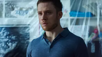 Polo of Sean Wallace (Joe Cole) in Gangs of London (S01E09)