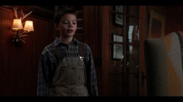 Carhartt Boys' Duck Washed Bib Over­all of Tate Dutton (Brecken Merrill) in Yellowstone (S03E09)