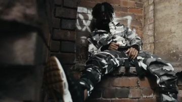 The camouflage pants worn by Scarlxrd in her video clip HXW THEY JUDGE.