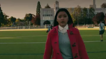 Abrigos usados por Lara Jean (Lana Condor) en la película To All the Boys: P.S. Todavía te amo