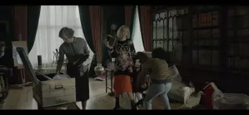 Kates sweater  worn by Kate  Mackenzie Davis in The Turning