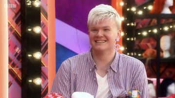 Cuteryko clay flower earrings worn by Ellie Diamond May Sarton in RuPaul's Drag Race UK