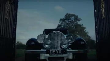La voiture Panther Deville de Cruella de Vil (Emma Stone) dans Cruella