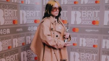 Tiffany & Co T True wide ring in 18k gold worn by Billie Eilish on Brit Awards 2020 red carpet at London O2 Arena