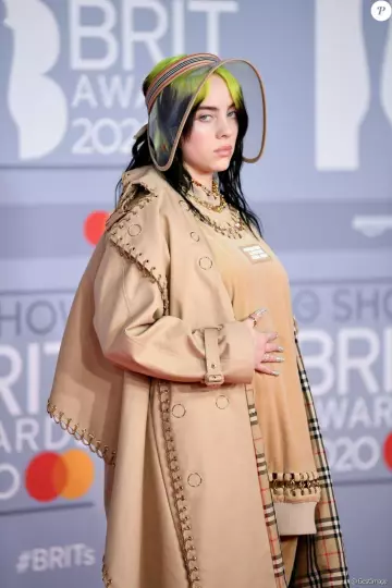 Tiffany & Co T True wide ring in 18k gold worn by Billie Eilish on Brit Awards 2020 red carpet at London O2 Arena