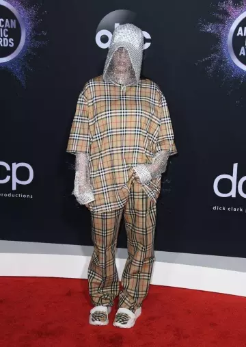 Burberry Check Oversized T-shirt worn by Billie Eilish at 2019 Amas