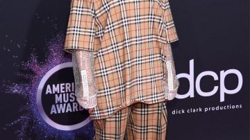 Burberry check pants worn by Billie Eilish for 2019 American Music Awards