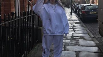 Pantalon de survêtement blanc Blohsh porté par Billie Eilish sur son compte Instagram le 15 février 2018