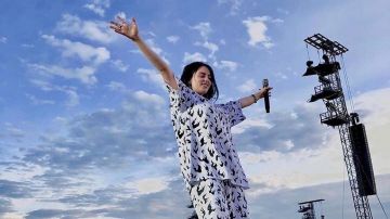 White printed T-shirt and Shorts set worn by Billie Eilish for Lollapalooza Festival at Stockholm, Sweden on June 28, 2019