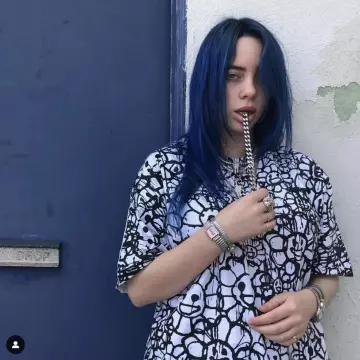 Collier de chaîne de pendu porté par Billie Eilish sur son compte Instagram