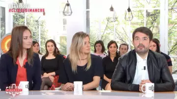 The looks of the guests of Clique Dimanche: Jean-François Piège wore a black leather bomber jacket in April 2019