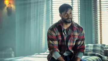 Shirt plaid multicolored Shadow Moon (Ricky Whittle) in American Gods (S03E07)