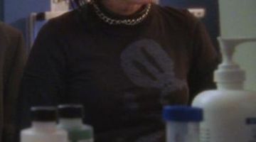 The gray t-shirt skull of Abby (Pauley Perrette) in NCIS S03E14