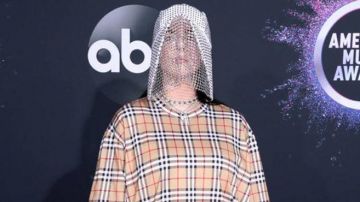Bvlgari Serpenti Viper Necklace worn by Billie Eilish Billie Eilish on 2019 American Music Awards red carpet