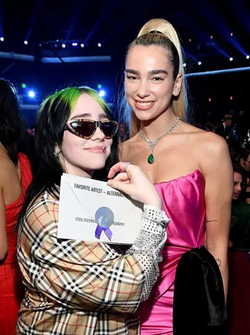 Bulgari Serpenti Ring worn by Billie Eilish at American Music Awards 2019