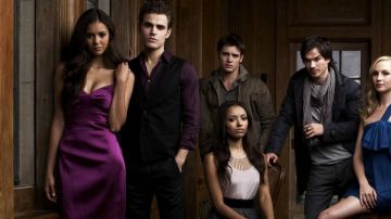 Nina Dobrevs robe de l'une des photos promotionnelles de la saison 1 portées par Nina Dobrev comme on le voit dans The Vampire Diaries