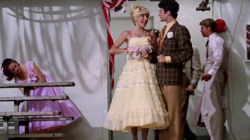 Robe en tulle jaune de Frenchie (Didi Conn) dans Grease